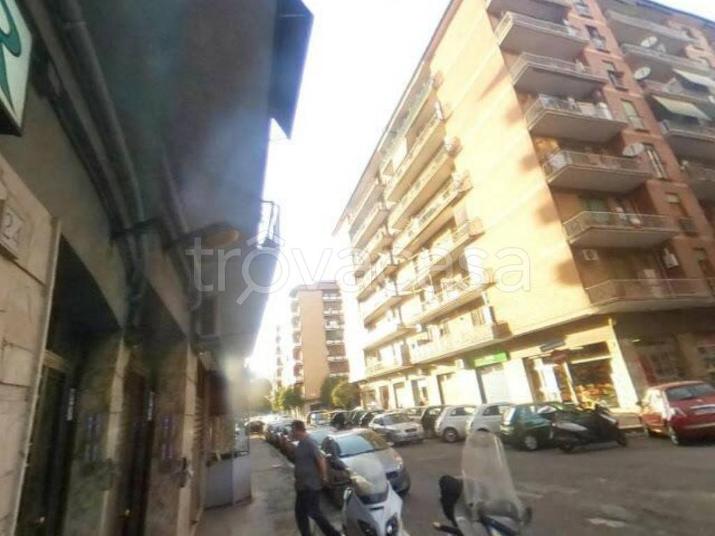 negozio in vendita a Roma in zona Tuscolano