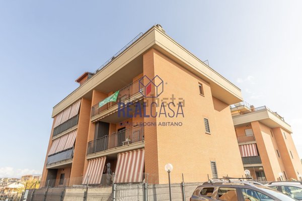 appartamento in vendita a Roma in zona Lunghezza