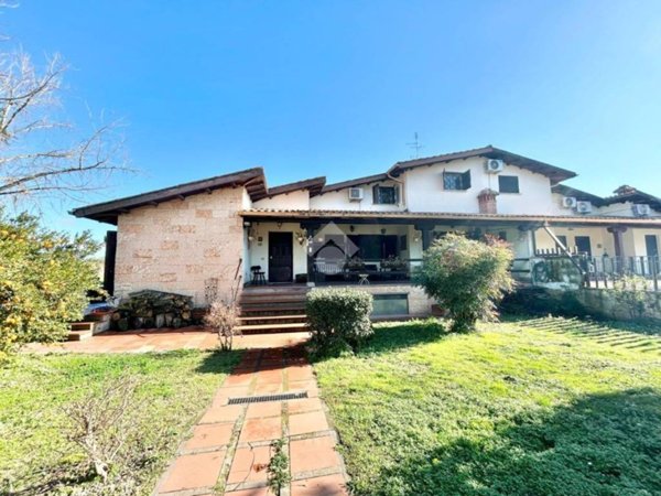 casa indipendente in vendita a Roma in zona Fonte Laurentina