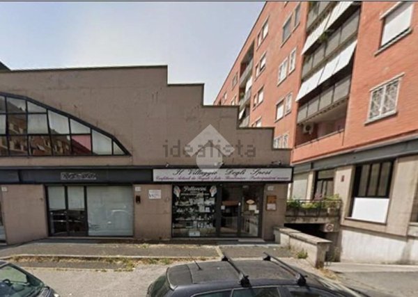 locale commerciale in vendita a Roma in zona San Basilio