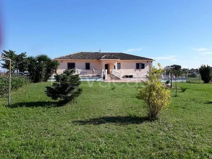 negozio in vendita a Roma in zona Pantan Monastero
