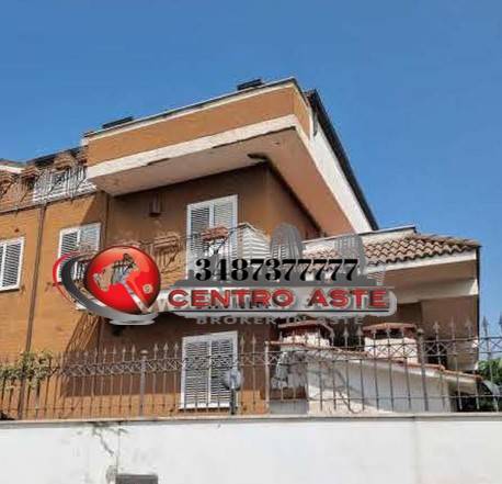 casa indipendente in vendita a Roma in zona Finocchio