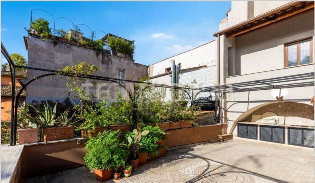 intera palazzina in vendita a Roma in zona Rione di Ponte