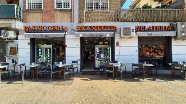 negozio in vendita a Roma in zona Primavalle