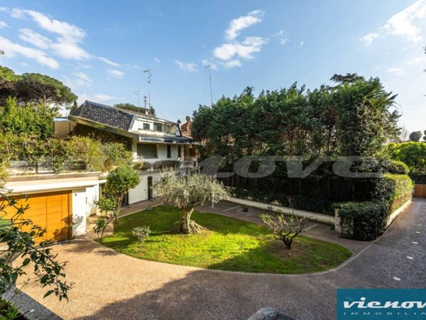 casa indipendente in vendita a Roma in zona EUR