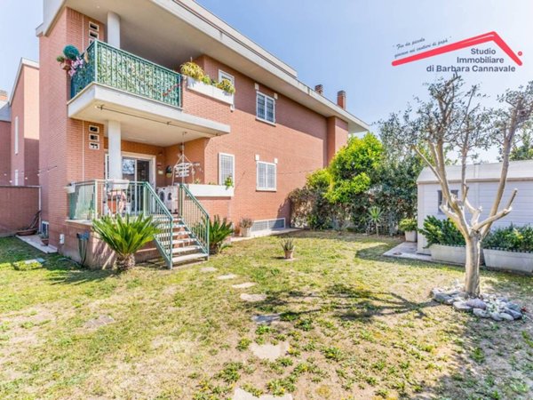 appartamento in vendita a Roma in zona Infernetto