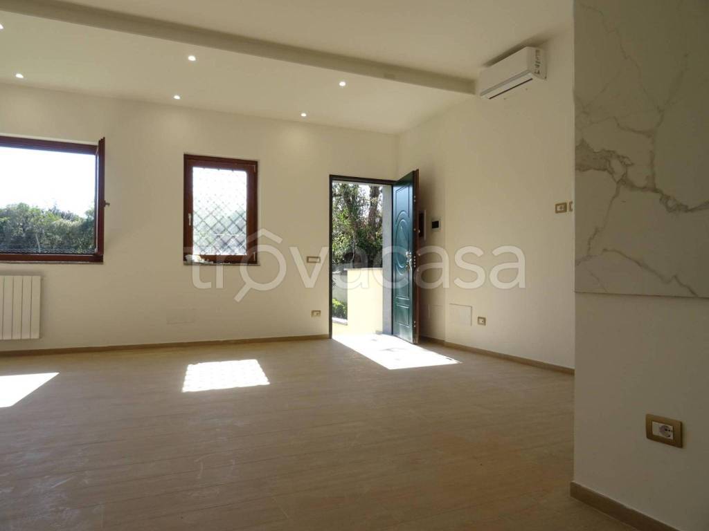 casa indipendente in vendita a Roma in zona Infernetto