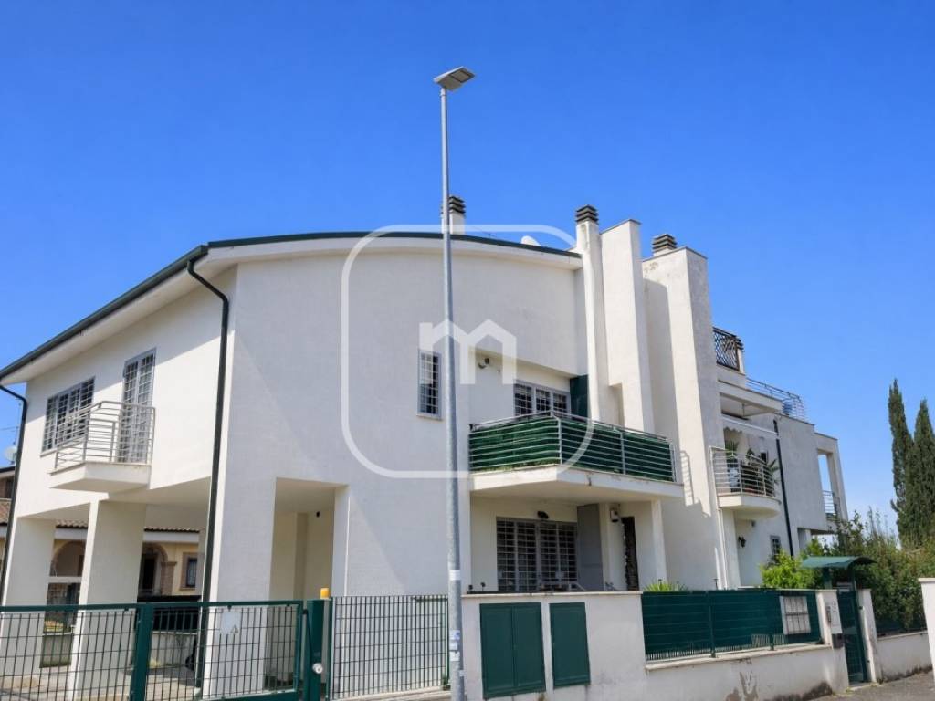 appartamento in vendita a Roma in zona Castelverde