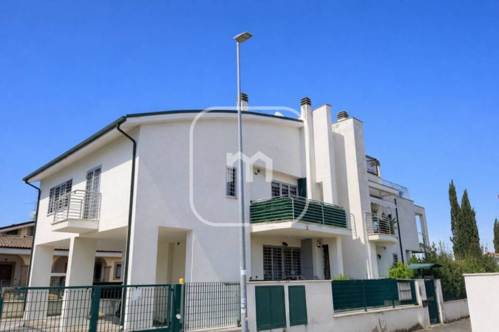 appartamento in vendita a Roma in zona Lunghezza