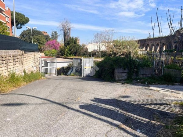 casa indipendente in vendita a Roma in zona Tuscolano