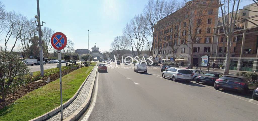 negozio in vendita a Roma in zona Tor di Quinto