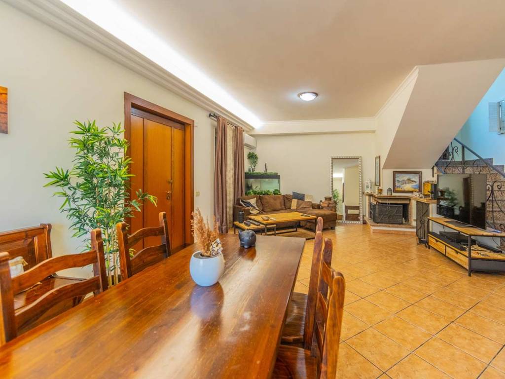 casa indipendente in vendita a Roma in zona Acilia