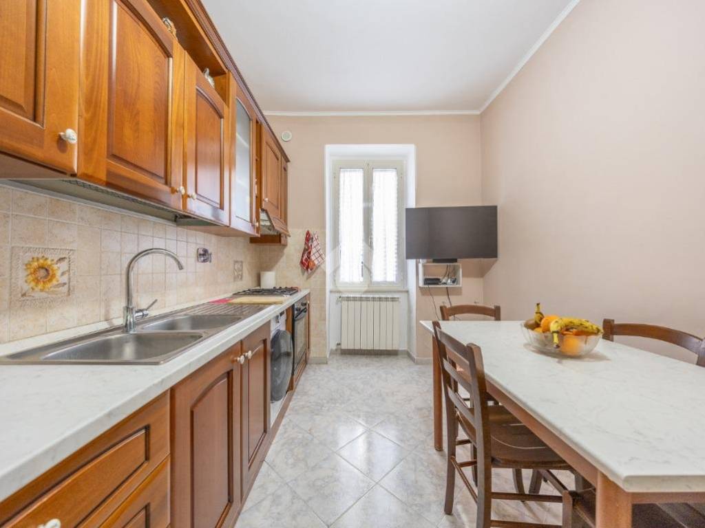 appartamento in vendita a Roma in zona Torre Angela