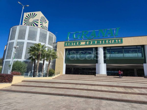 negozio in vendita a Roma in zona Ardeatino