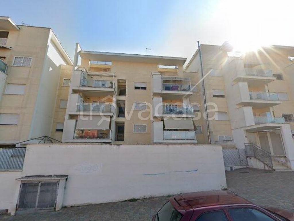 appartamento in vendita a Roma in zona Corviale