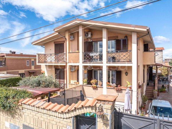 casa indipendente in vendita a Roma in zona Giardini di Corcolle