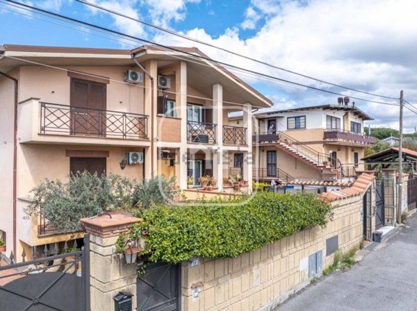 casa indipendente in vendita a Roma in zona Giardini di Corcolle