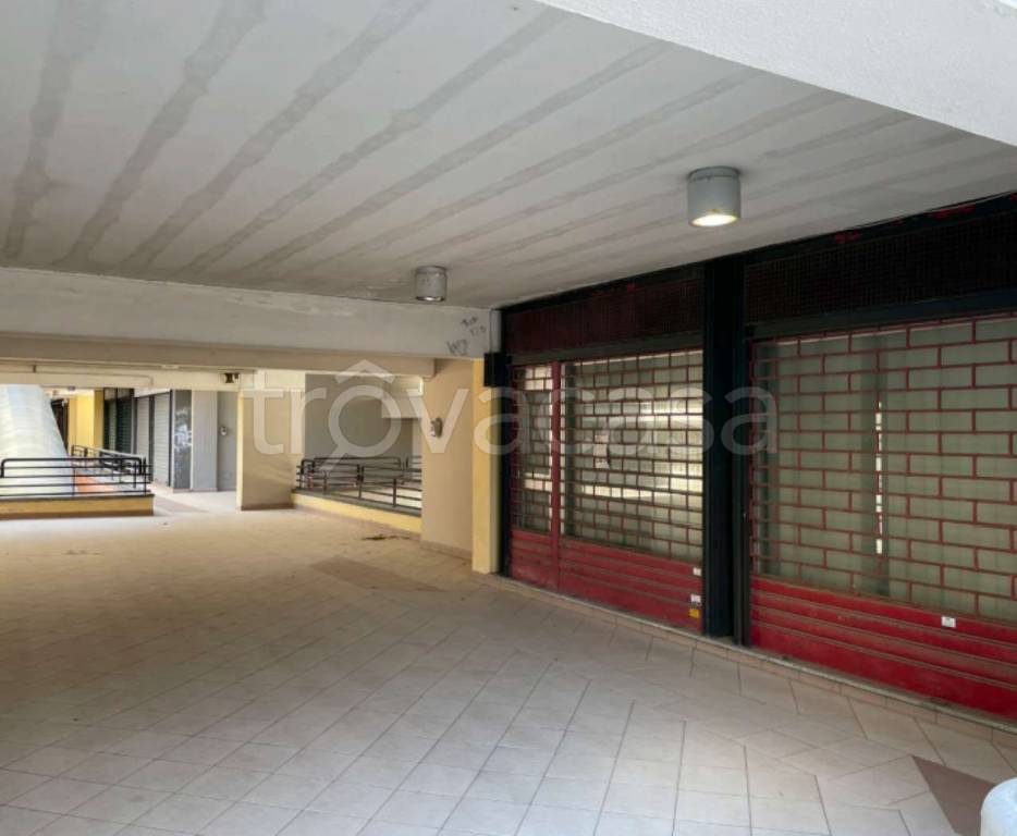 negozio in vendita a Roma in zona Spinaceto