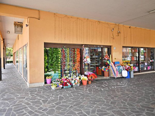 negozio in vendita a Roma in zona Collatino