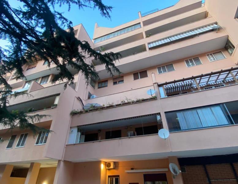appartamento in vendita a Roma in zona Ardeatino