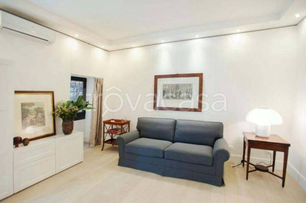 appartamento in vendita a Roma in zona Parione/Sant'Eustachio