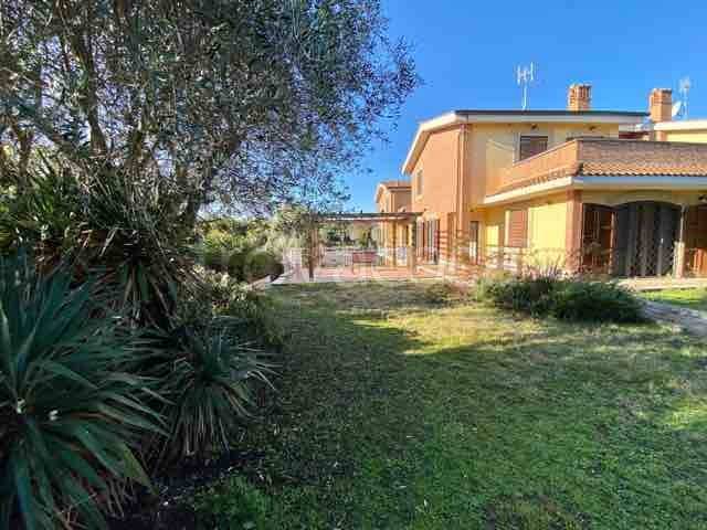 casa indipendente in vendita a Roma
