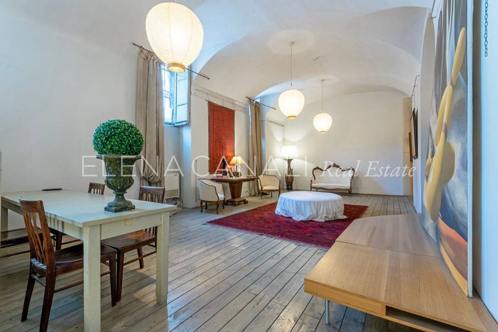 locale commerciale in vendita a Roma in zona Rione Prati