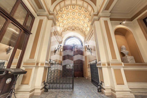 appartamento in vendita a Roma in zona Parione/Sant'Eustachio