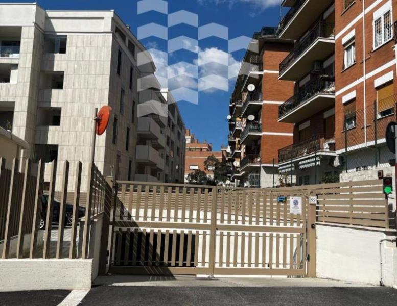 ufficio in vendita a Roma in zona Tuscolano