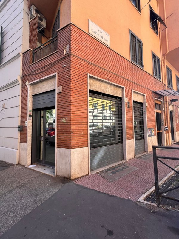 locale commerciale in vendita a Roma