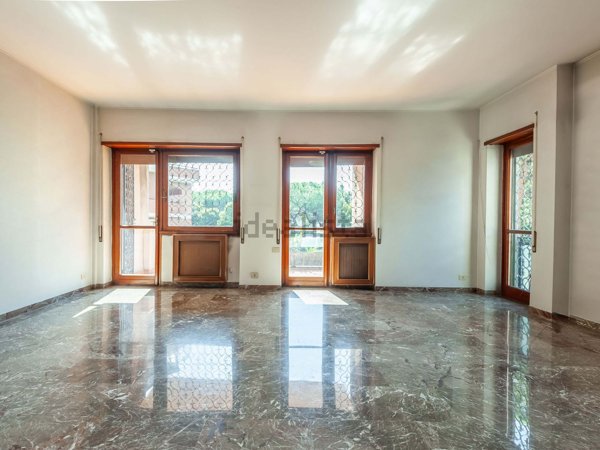 appartamento in vendita a Roma in zona Ardeatino