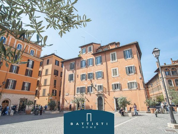 appartamento in vendita a Roma in zona Parione/Sant'Eustachio