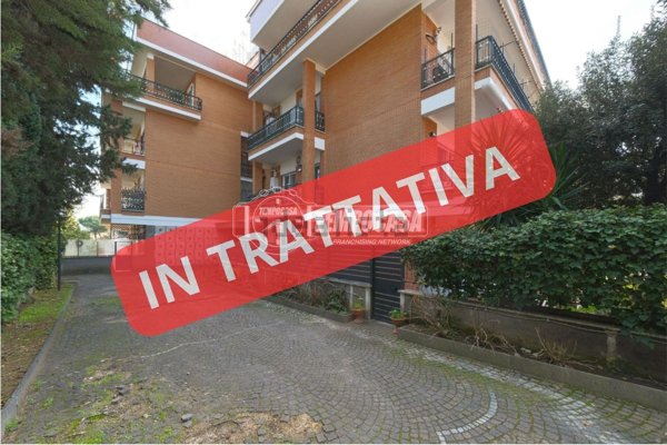 appartamento in vendita a Roma in zona Tomba di Nerone