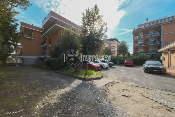 appartamento in vendita a Roma in zona Tomba di Nerone