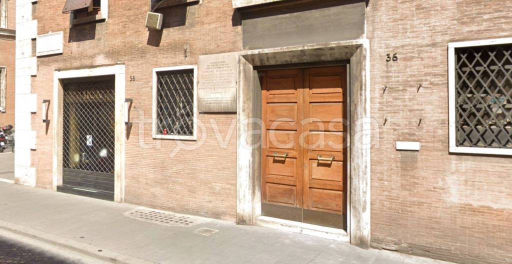 locale commerciale in vendita a Roma in zona Parione/Sant'Eustachio