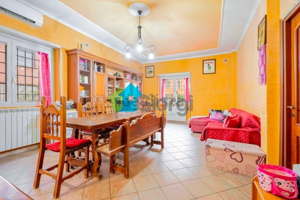 appartamento in vendita a Roma in zona Ostiense