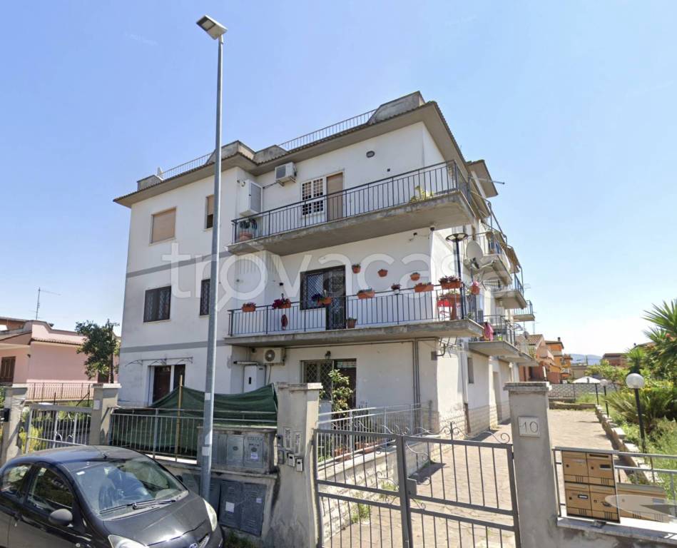 appartamento in vendita a Roma in zona Tor Bella Monaca