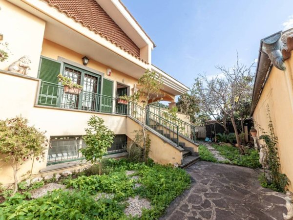 casa indipendente in vendita a Roma in zona Pantan Monastero