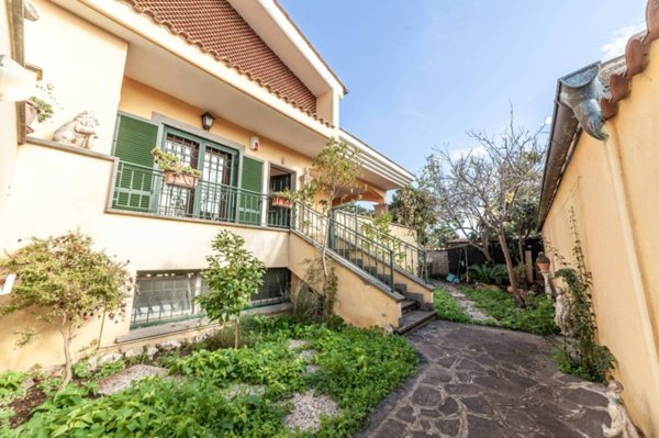 casa indipendente in vendita a Roma in zona Pantan Monastero