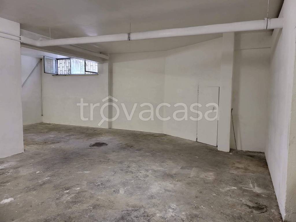 locale commerciale in vendita a Roma in zona Torrevecchia