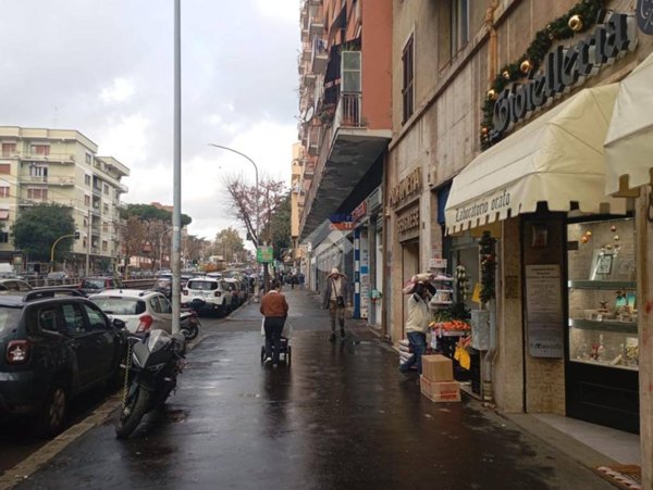 negozio in vendita a Roma in zona Prenestino-Labicano