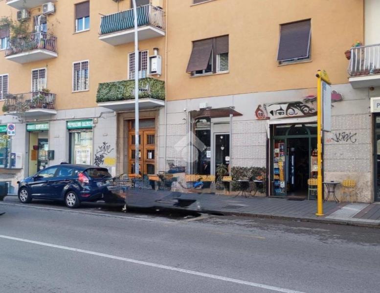 locale commerciale in vendita a Roma in zona Prenestino-Labicano