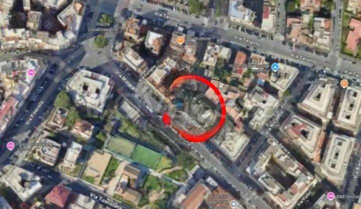 negozio in vendita a Roma in zona Tuscolano