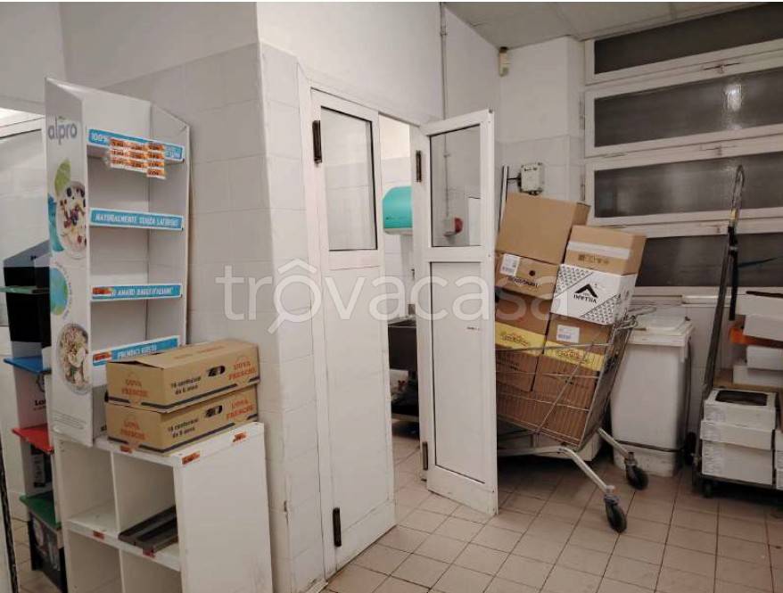 negozio in vendita a Roma in zona Tuscolano