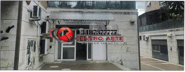 negozio in vendita a Roma in zona San Basilio