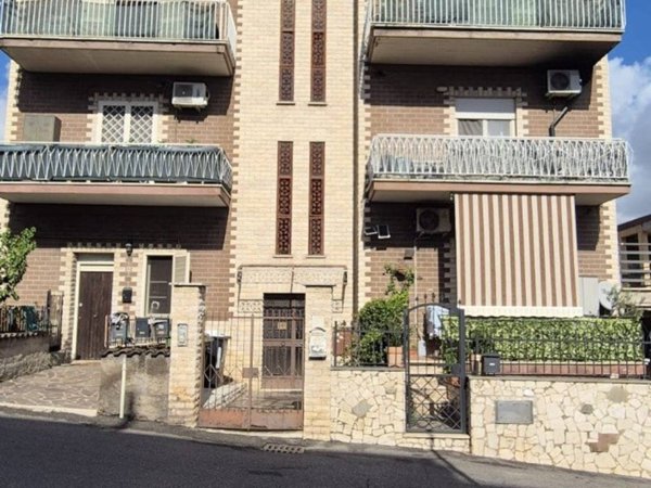 appartamento in vendita a Roma in zona Tor Bella Monaca