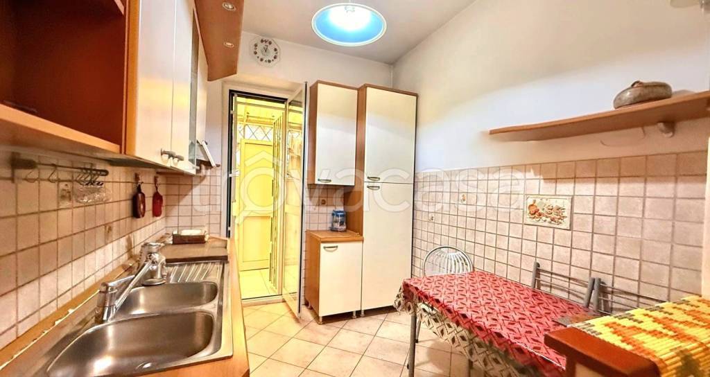 appartamento in vendita a Roma in zona Colle del Sole