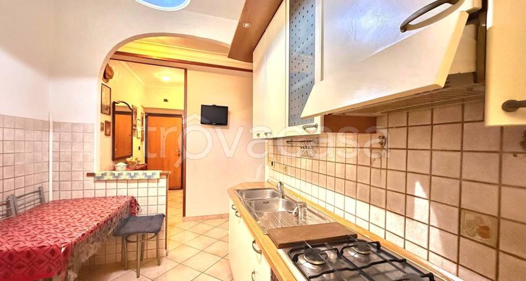 appartamento in vendita a Roma in zona Colle del Sole