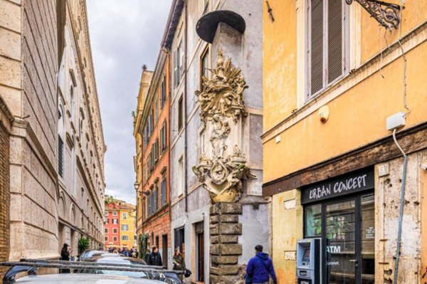 appartamento in vendita a Roma in zona Rione Regola