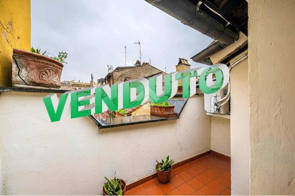 appartamento in vendita a Roma in zona Rione Regola